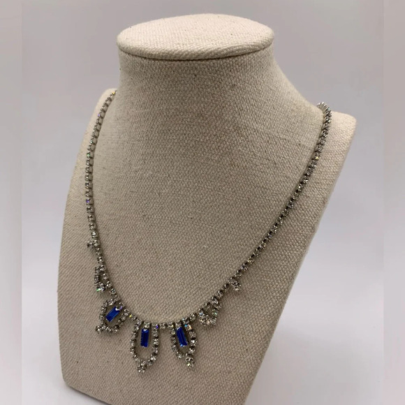 #207 Vintage silver tone blue and white rhinestone necklace - Picture 3 of 7